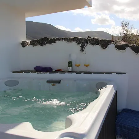 House Daida With Hot Whirlpool